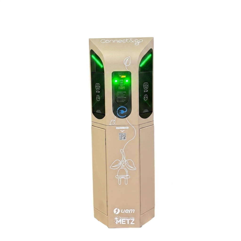 Borne TechnoCity Statio'Elec L installée par UEM Metz Métropole, référence collectivité publique en Grand Est, double prise Type 2 22 kW avec écran d'identification
