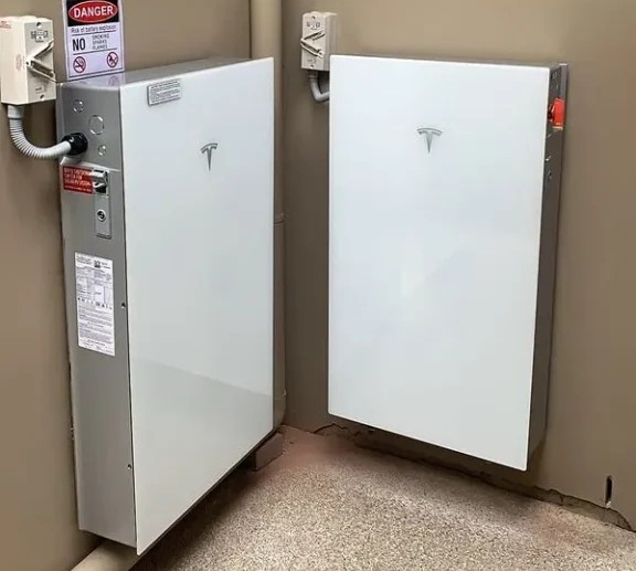 Tesla Powerwall 3, batterie de stockage résidentielle 13,5 kWh, vue de face